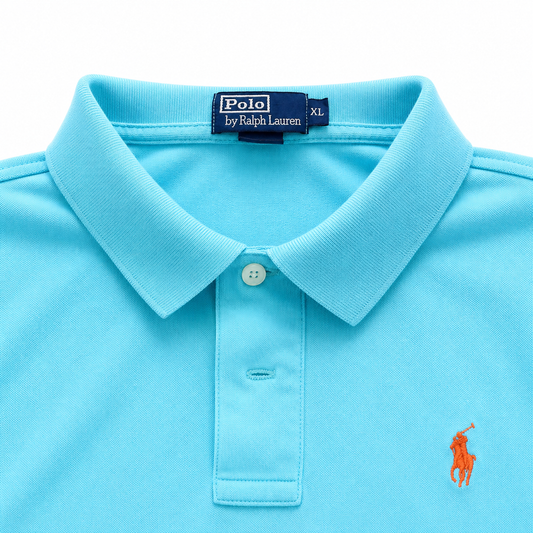Polo Ralph Lauren Poloshirt in Himmelblau mit Pony-Logo – Detailansicht