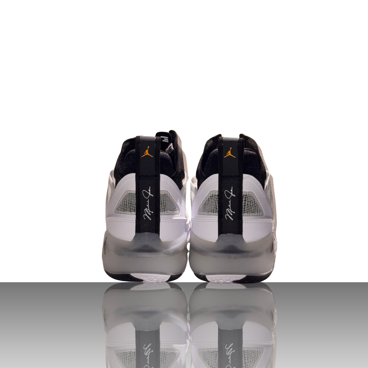 Nike Air Jordan 37 Oreo Basketball-Sneaker in Schwarz-Weiß – Detailansicht 2