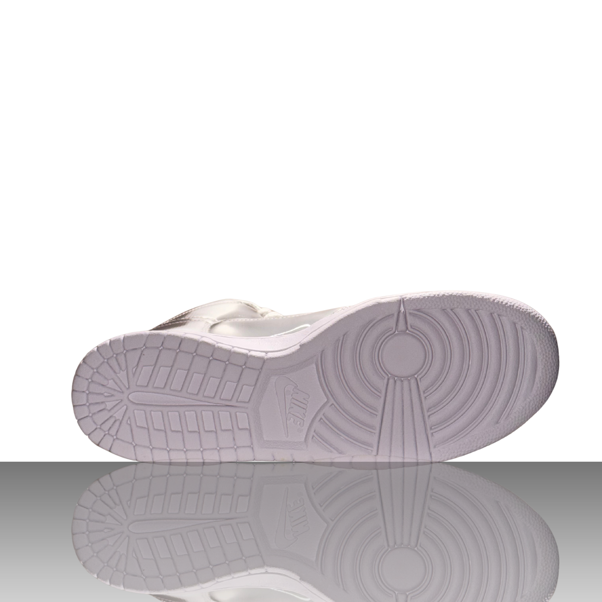 Nike Dunk High CLOT Metallic Silver Sneaker in Silber – Detailansicht