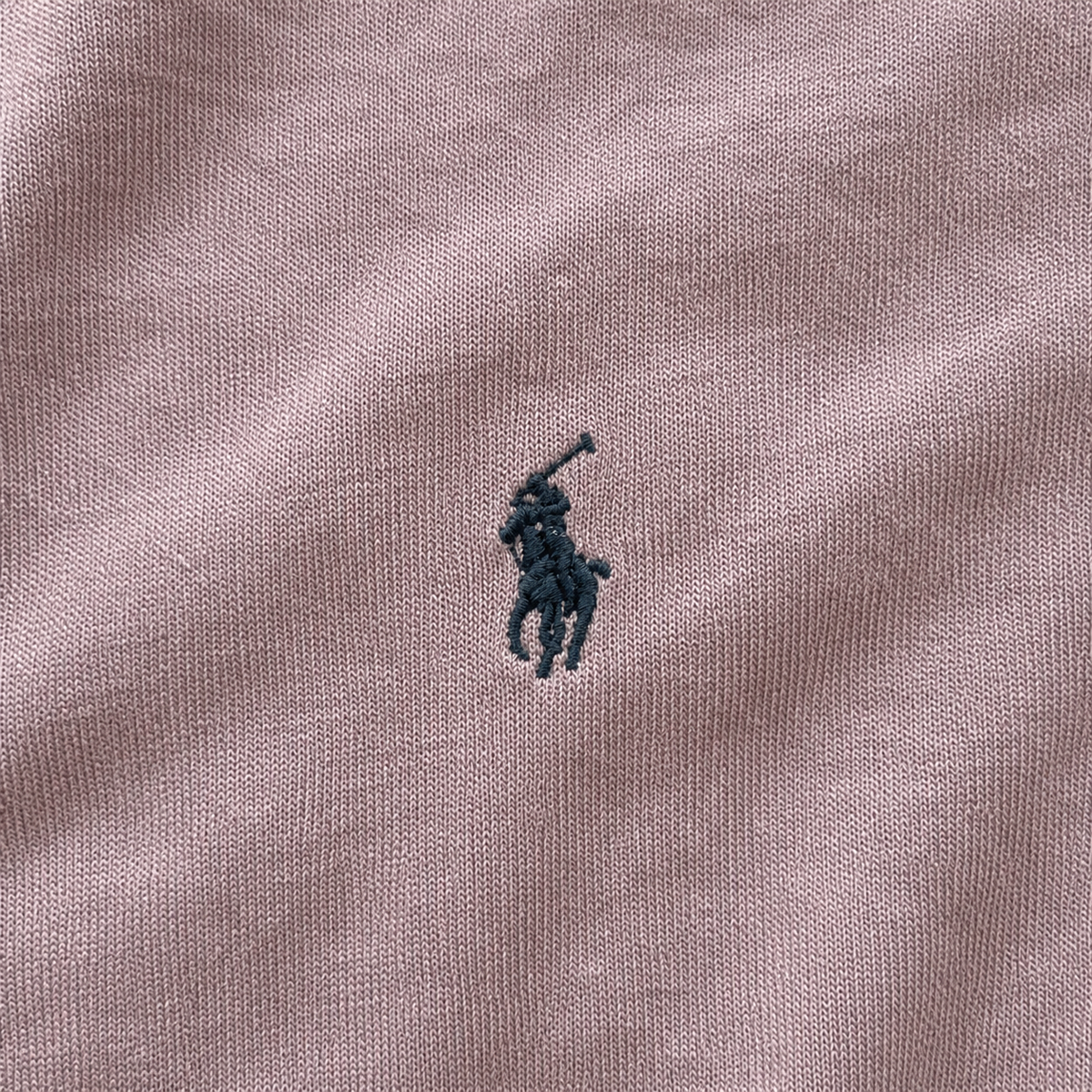 Polo Ralph Lauren Poloshirt in Lavendel mit Pony-Logo – Detailansicht 2