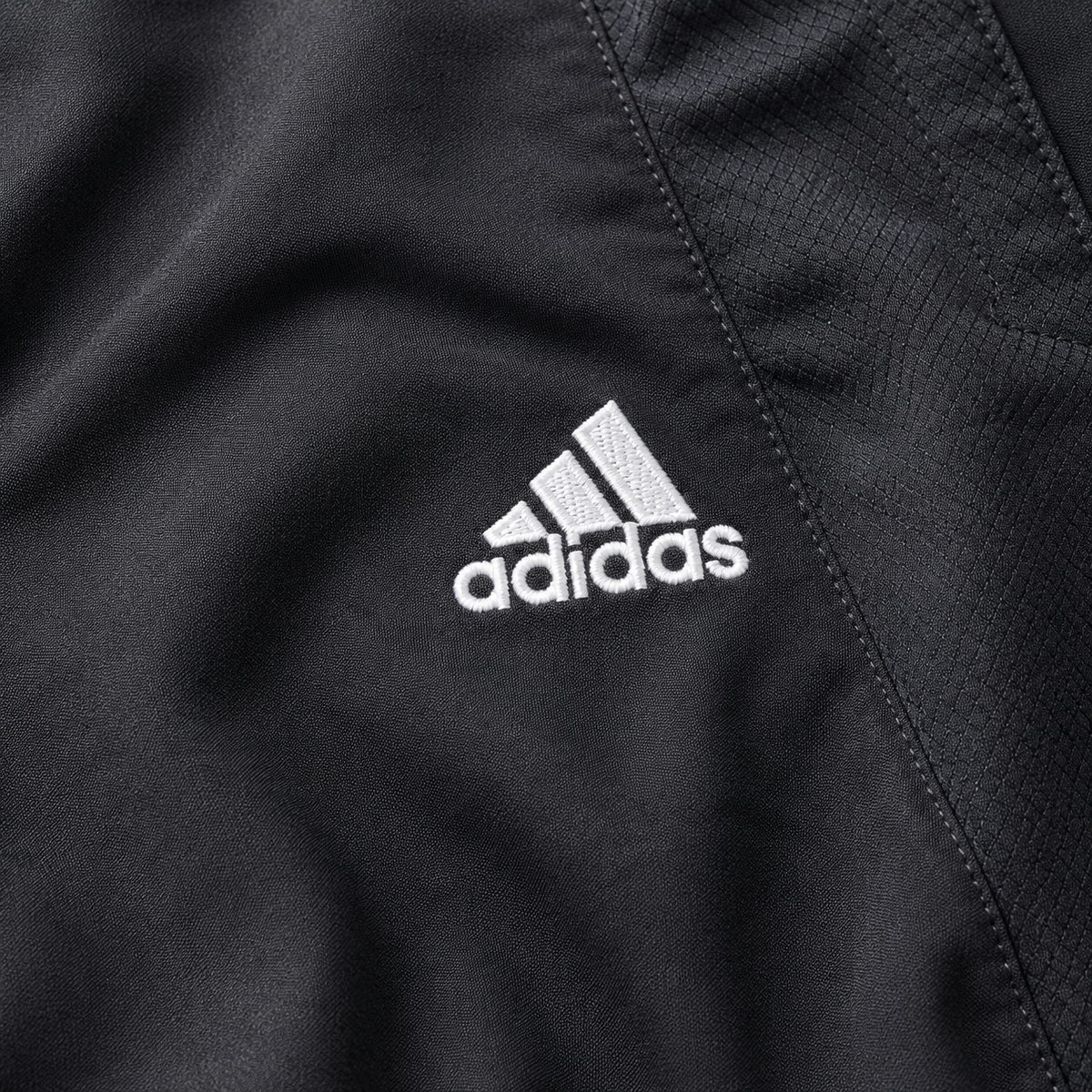 adidas Vintage Track Pants in Schwarz mit weißen 3-Streifen – Detailansicht